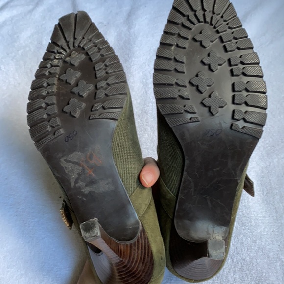 Chinese Laundry suede heels - Picture 9 of 10